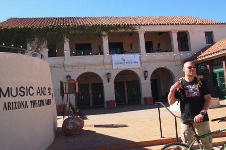 Op de fiets en wandelend door Tucson